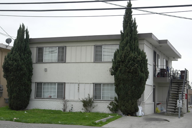 27061 Tyrrell Ave in Hayward, CA - Building Photo - Building Photo