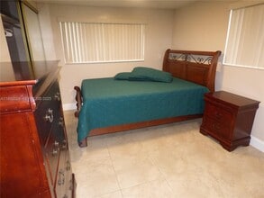 19121 NE Miami Ct in North Miami Beach, FL - Building Photo - Building Photo