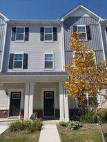 4465 Chelsea Mnr Cir in Aurora, IL - Building Photo