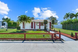 2130 Wiley Ct in Hollywood, FL - Building Photo