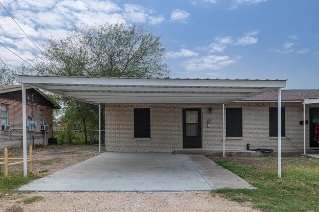 property at 504 W 7th St