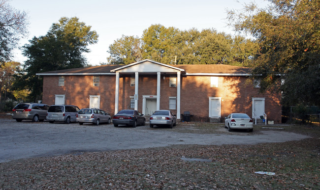 Gloria Apartments in North Charleston, SC - Building Photo - Building Photo