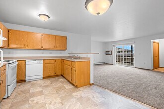 Gateway Estates Apartments in Beloit, WI - Building Photo - Building Photo