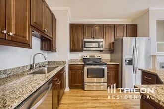 8015 Apple Valley Dr in Pasadena, MD - Building Photo - Building Photo