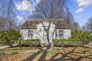 208 Arcadia Dr in Champaign, IL - Building Photo