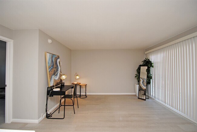 2515 Yoakum Blvd in Houston, TX - Building Photo - Building Photo