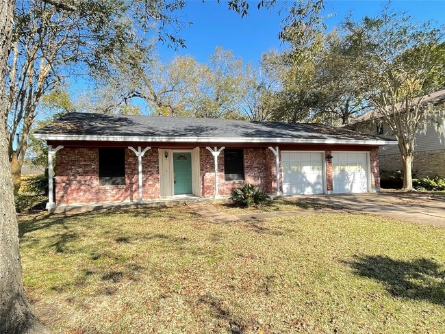 322 Wisteria St in Richwood, TX - Building Photo - Building Photo
