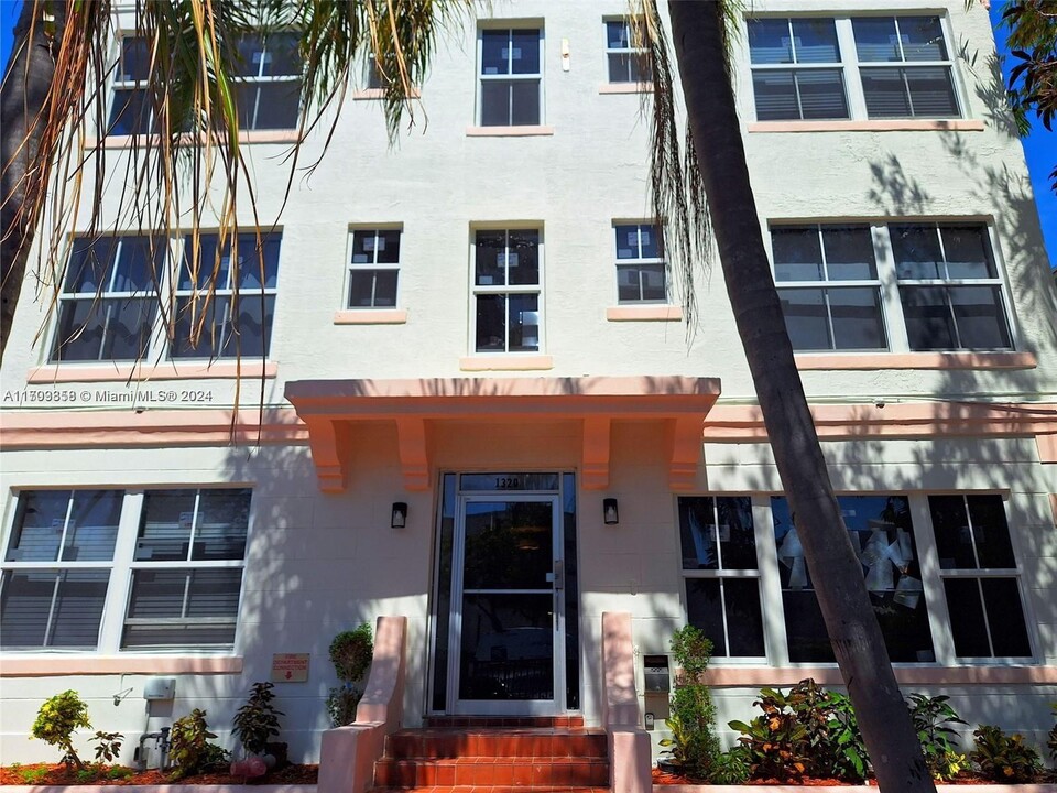 1320 Drexel Ave in Miami Beach, FL - Building Photo