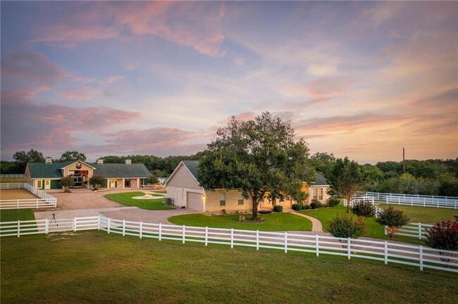 501 Matzig Cove in Buda, TX - Foto de edificio - Building Photo