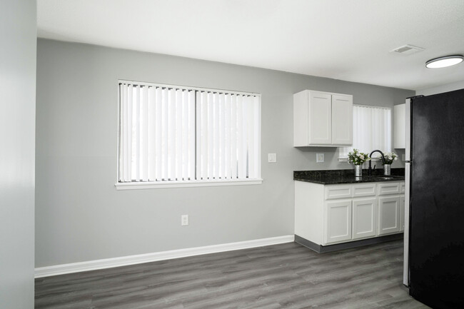 Fox Hill Apartments in Enfield, CT - Foto de edificio - Interior Photo