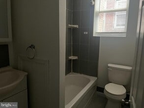 6122 N Broad St in Philadelphia, PA - Building Photo - Building Photo