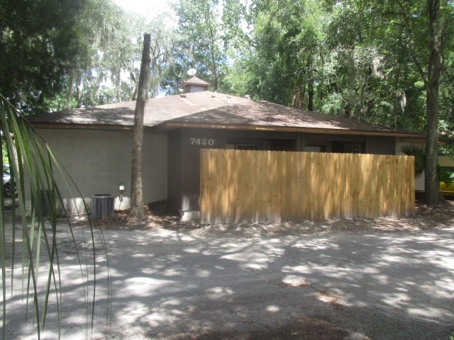 7420 SW 42nd Pl in Gainesville, FL - Foto de edificio