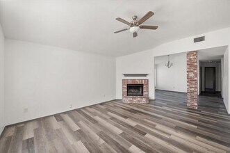 935 Packard Dr in Arlington, TX - Foto de edificio - Building Photo