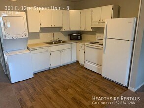 301 E 12th St in Greenville, NC - Building Photo - Building Photo