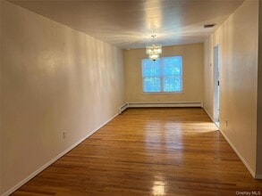 32 Hammond Rd, Unit 2 in Glen Cove, NY - Foto de edificio - Building Photo