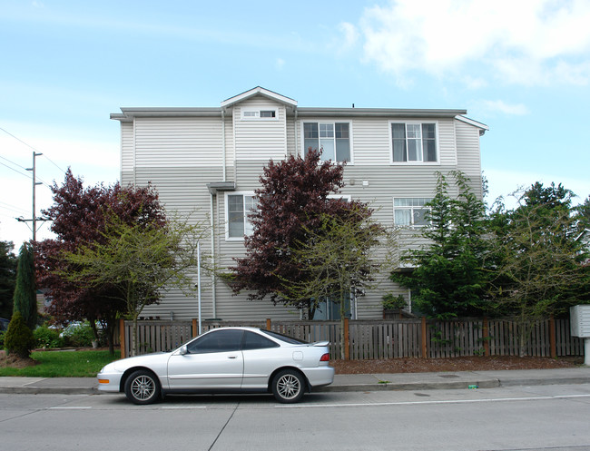 Crown Hill Court Apartments in Seattle, WA - Building Photo - Building Photo