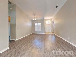 11723 Grove Arcade Dr, Unit B in Riverview, FL - Building Photo - Building Photo