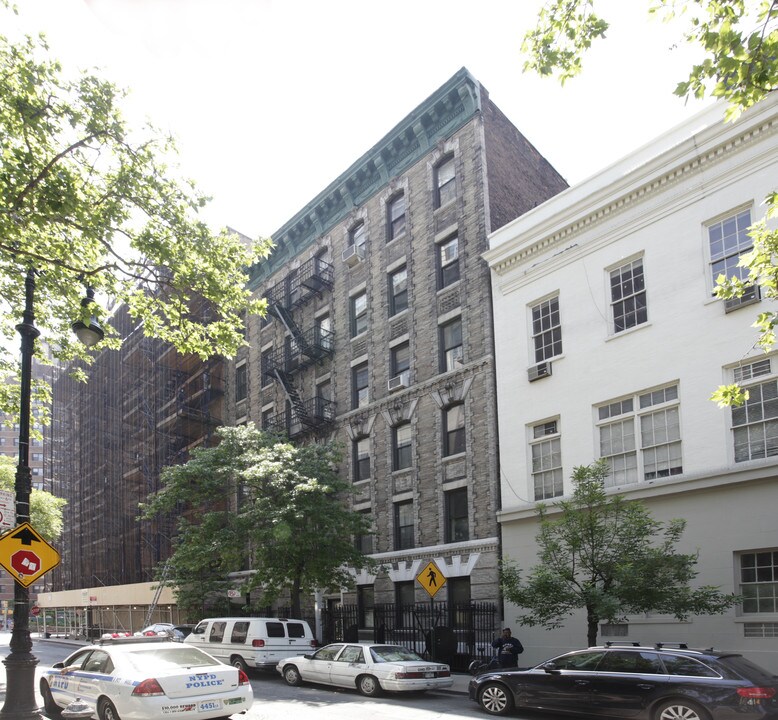 26-28 Horatio St in New York, NY - Building Photo