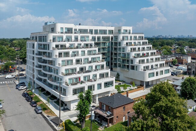 Reina Condos in Toronto, ON - Building Photo - Building Photo