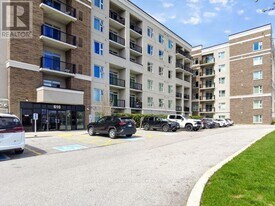 610 Farmstead Dr in Milton, ON - Building Photo