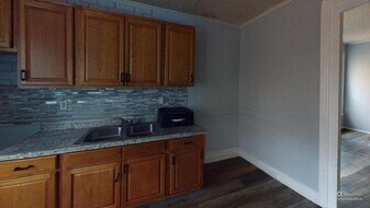 10 Locust St in Rochester, NY - Building Photo