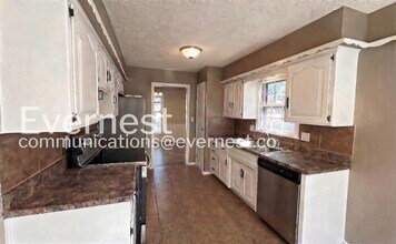 13002 Crystal Ave in Grandview, MO - Building Photo - Building Photo