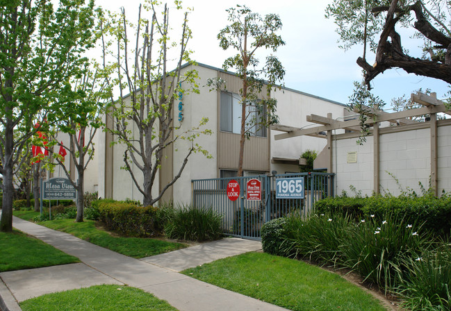 Mesa View Apartments in Costa Mesa, CA - Building Photo - Building Photo