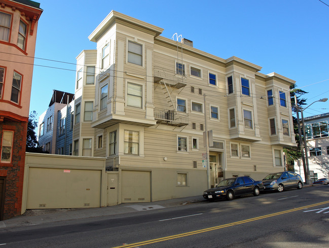 2095 Fulton St in San Francisco, CA - Building Photo - Building Photo