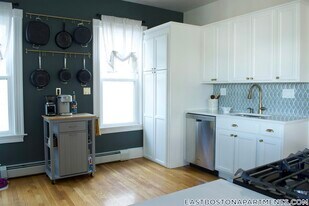 150 Bremen St in Boston, MA - Building Photo