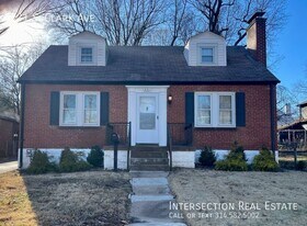 231 S Clark Ave in Ferguson, MO - Building Photo