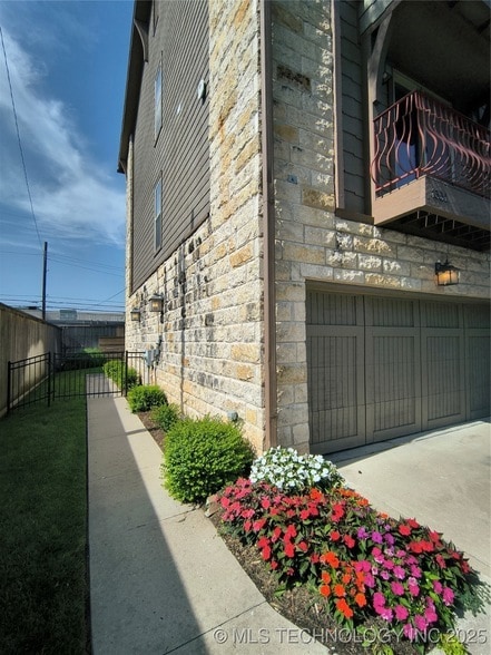 1331 E 41st Pl