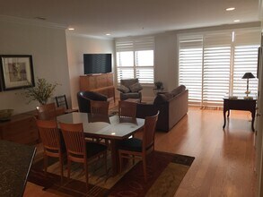 123 College Pl-Unit -123 College Place #1201 in Norfolk, VA - Foto de edificio - Building Photo