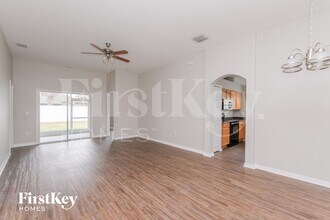 12007 Butler Woods Cir in Riverview, FL - Foto de edificio - Building Photo