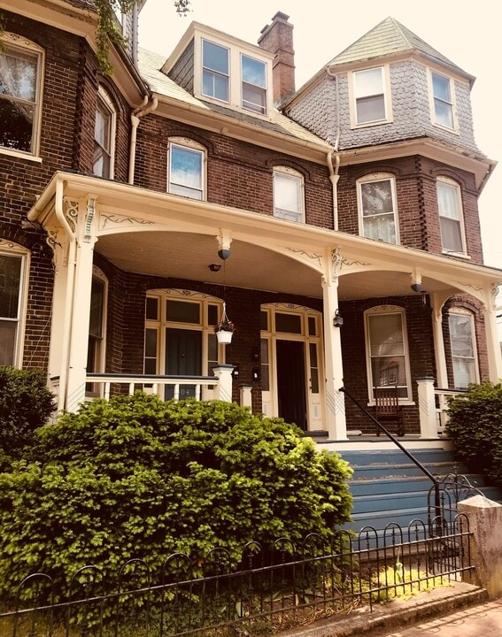 304 E Beverley St, Unit 304 East Beverley in Staunton, VA - Foto de edificio