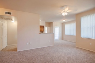 Heritage Estates in Houston, TX - Foto de edificio - Building Photo