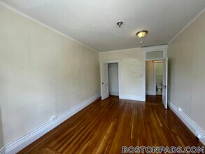 1111 Boylston St, Unit 33 in Boston, MA - Foto de edificio - Building Photo