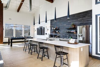 Allegro at Ash Creek in Lynnwood, WA - Foto de edificio - Building Photo