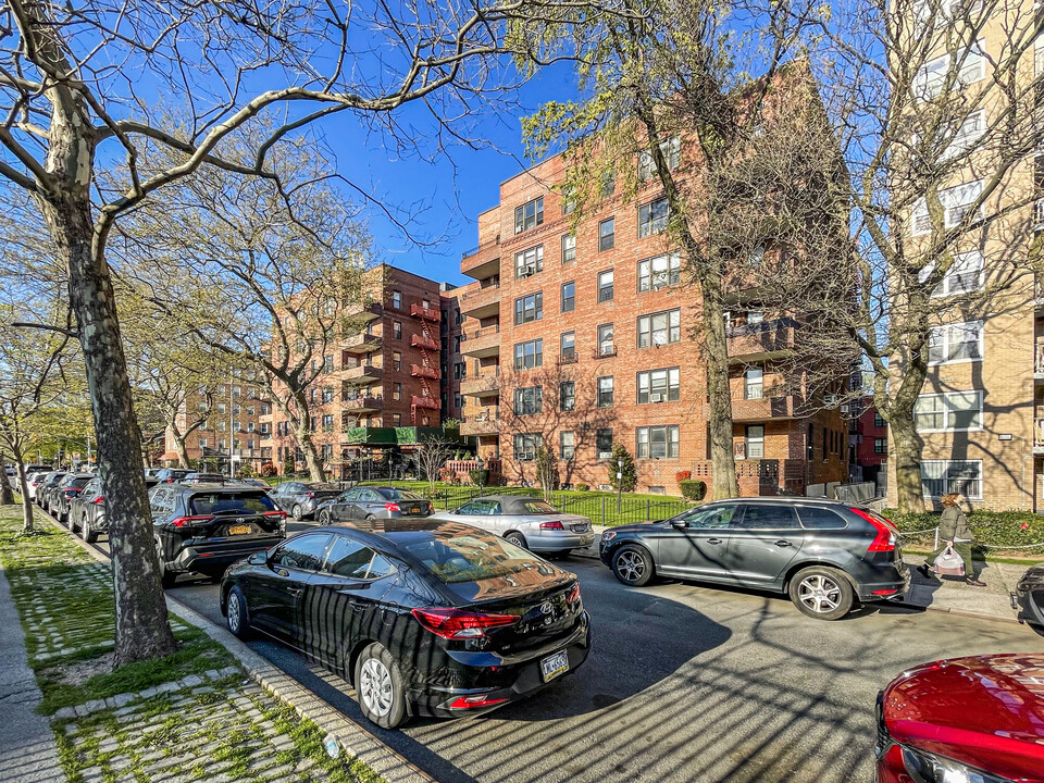 125 Ocean Pky in Brooklyn, NY - Foto de edificio