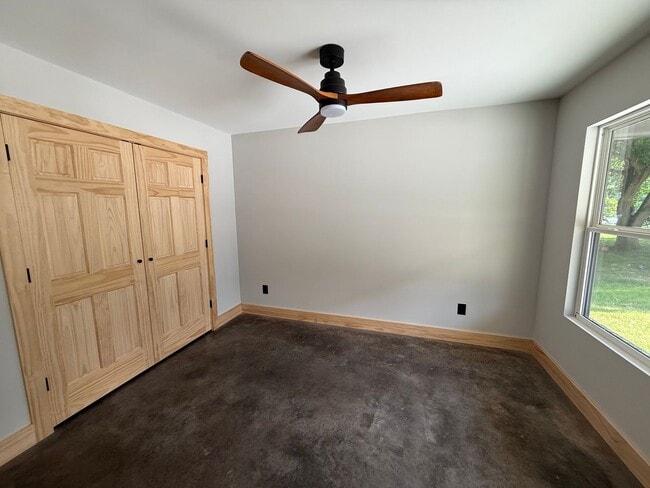 110 Hooper Dr in Charlotte, TN - Building Photo - Building Photo