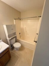 7362 Colleen Park Dr in Whitsett, NC - Foto de edificio - Building Photo