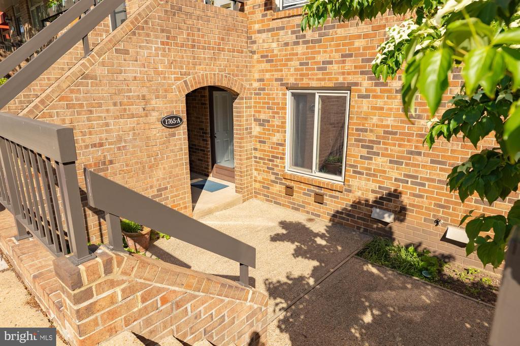 1765 S Hayes St in Arlington, VA - Building Photo