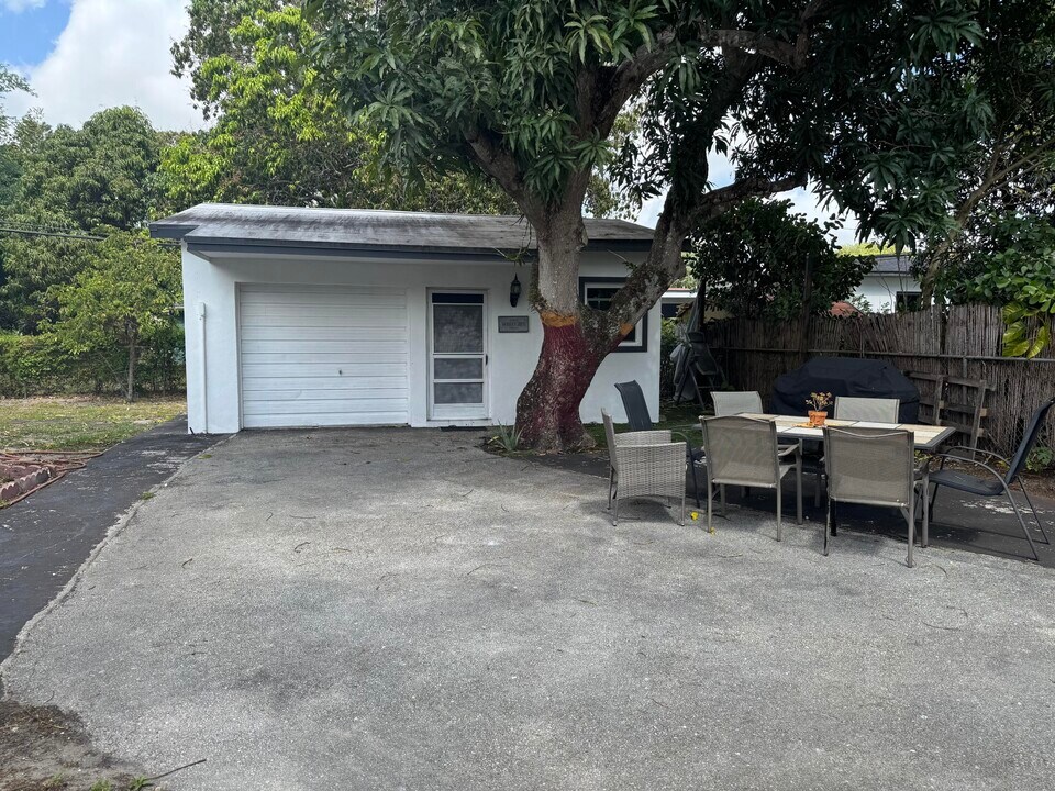 79 NW 143rd St-Unit -A in Miami, FL - Building Photo