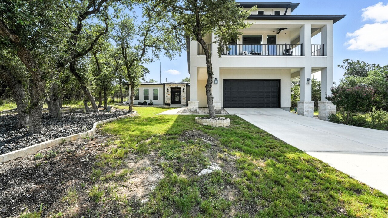2330 Sunset Ridge in Canyon Lake, TX - Building Photo