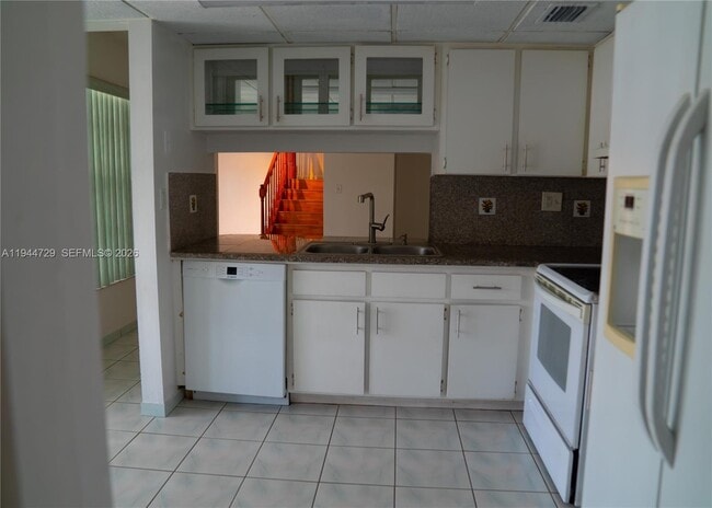 8093 NW 99th St in Hialeah Gardens, FL - Building Photo - Building Photo