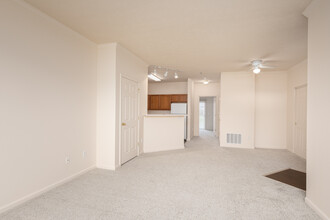 The Heights at Knollwood Crossing in Hamilton, OH - Foto de edificio - Interior Photo