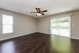 12110 Woodglen Cir in Clermont, FL - Building Photo - Building Photo