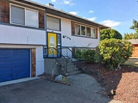 21520 38th Ave E in Spanaway, WA - Building Photo