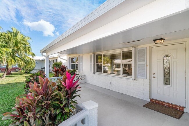 2096 SW 13th Ter in Boynton Beach, FL - Foto de edificio - Building Photo