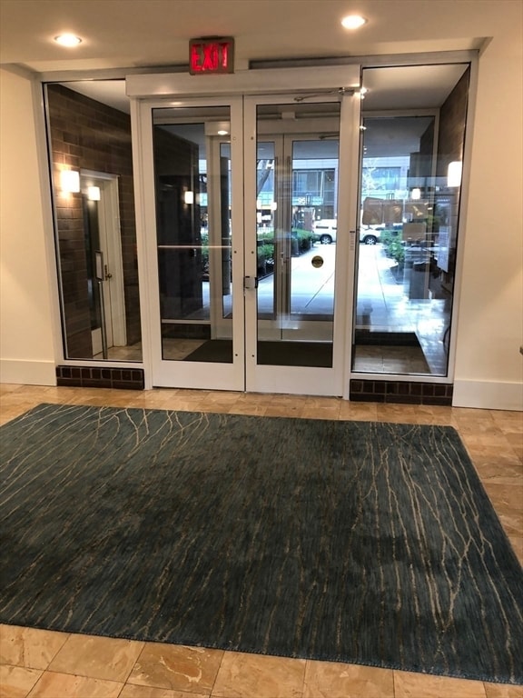 950 Massachusetts Ave in Cambridge, MA - Foto de edificio - Building Photo