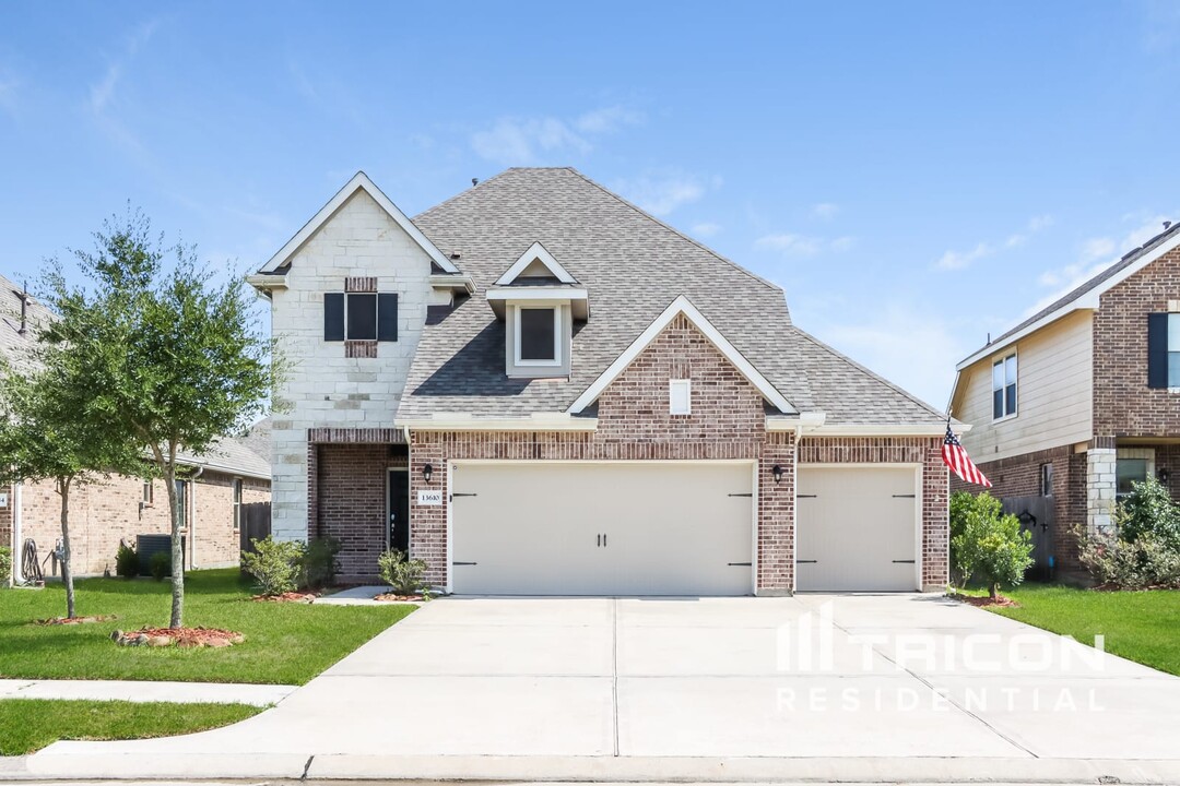 13610 Kodiak Brown Bear St in Crosby, TX - Building Photo